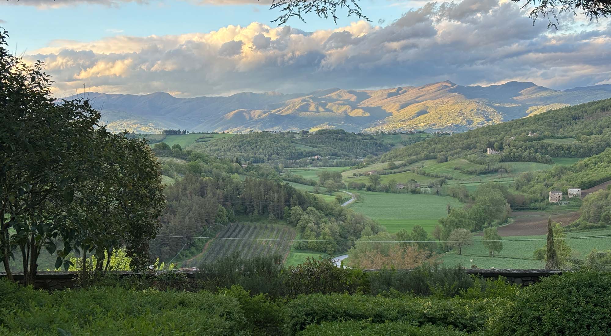 view-from-villa-pia-umbria-david-hurrion Rolling view across valley to mountains and amazing skyscape